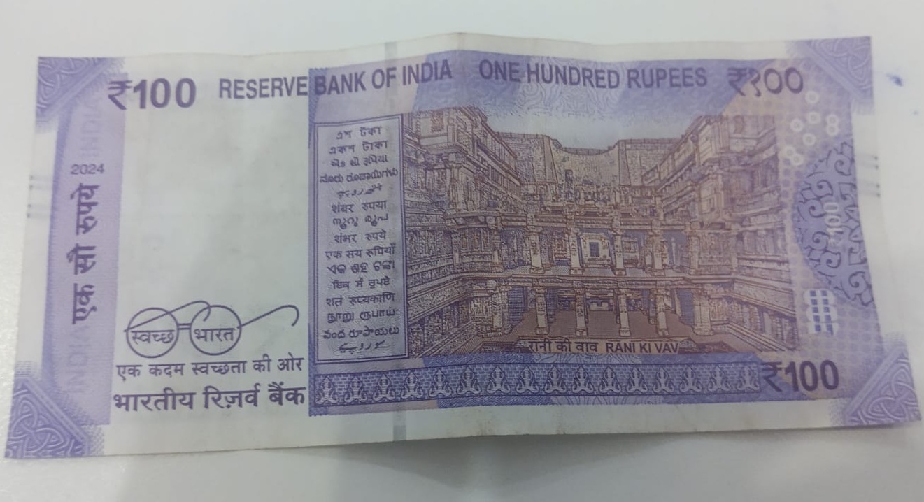 ₹100 Mahatma Gandhi New Series · 4UQ 011281 — Back